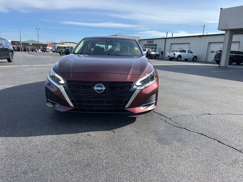 Used 2025 Nissan Altima 2.5 SV image 9