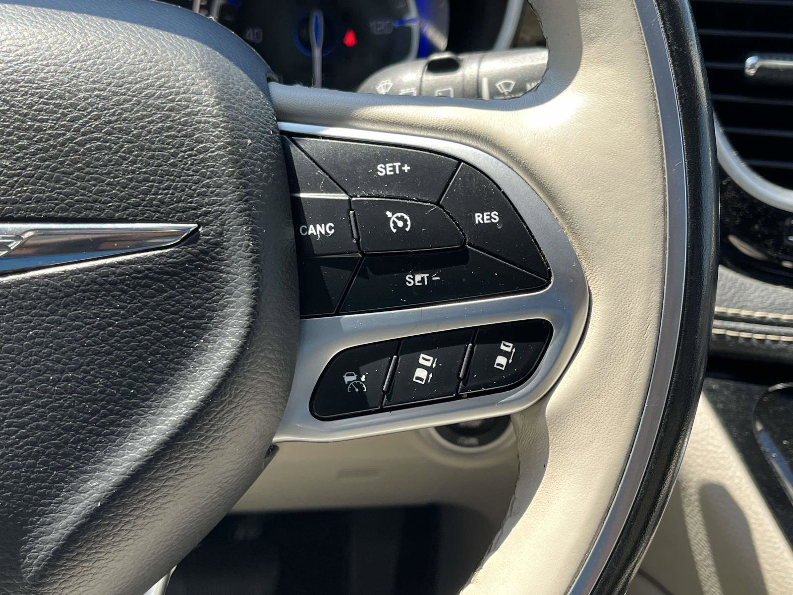 Used 2021 Chrysler Pacifica Limited AWD/4WD image 21