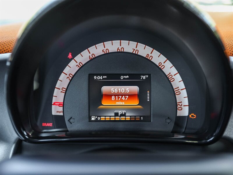 Used 2016 smart fortwo pure RWD image 30
