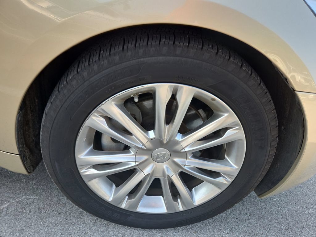 Used 2011 Hyundai Genesis 3.8 w/ Technology Pkg 4 RWD image 11