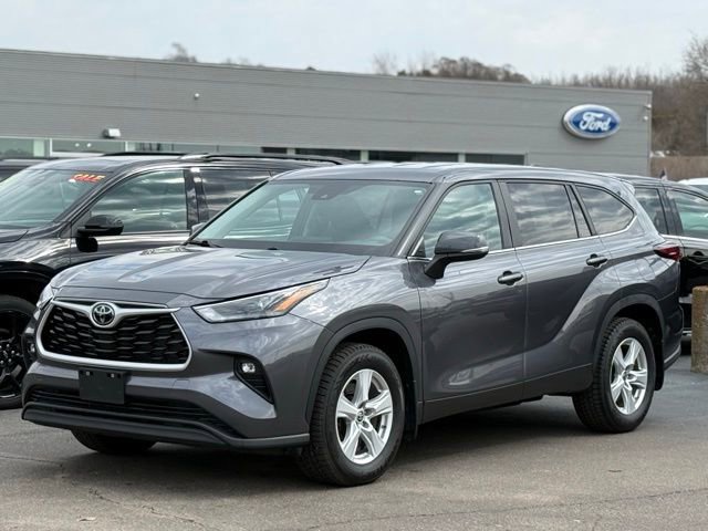 Used 2024 Toyota Highlander LE image 35