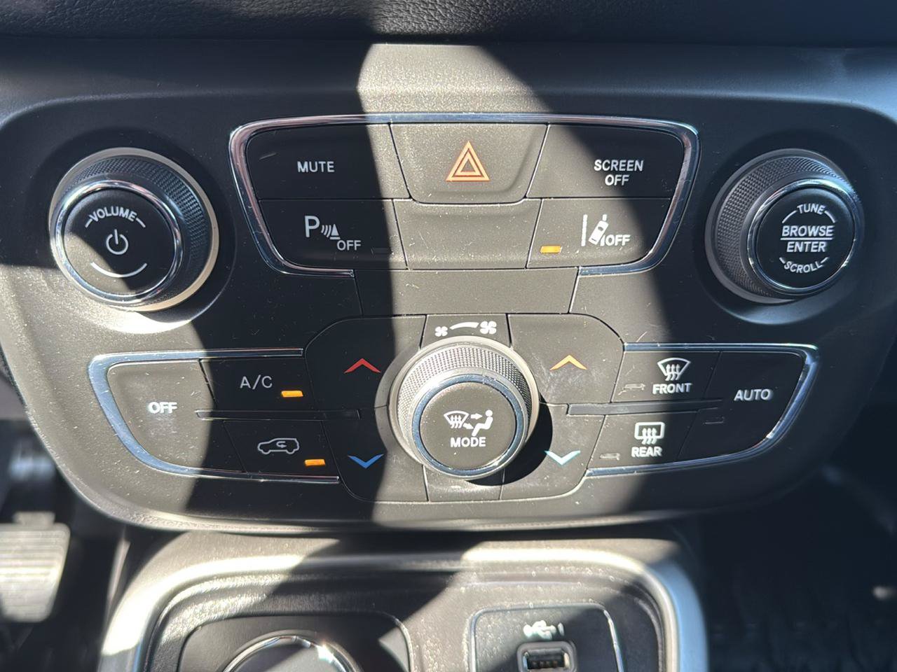 Used 2020 Jeep Compass Latitude AWD/4WD image 18