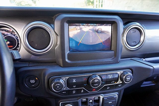 Used 2018 Jeep Wrangler Unlimited Sahara image 29