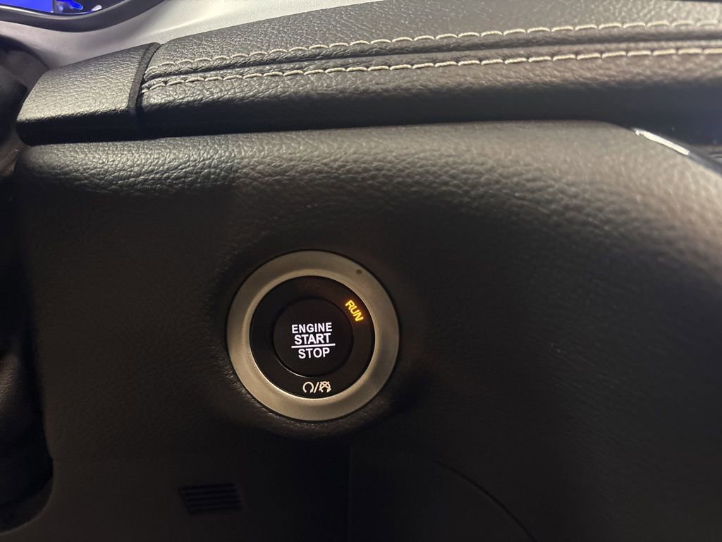 Used 2025 Chrysler Pacifica Limited image 21