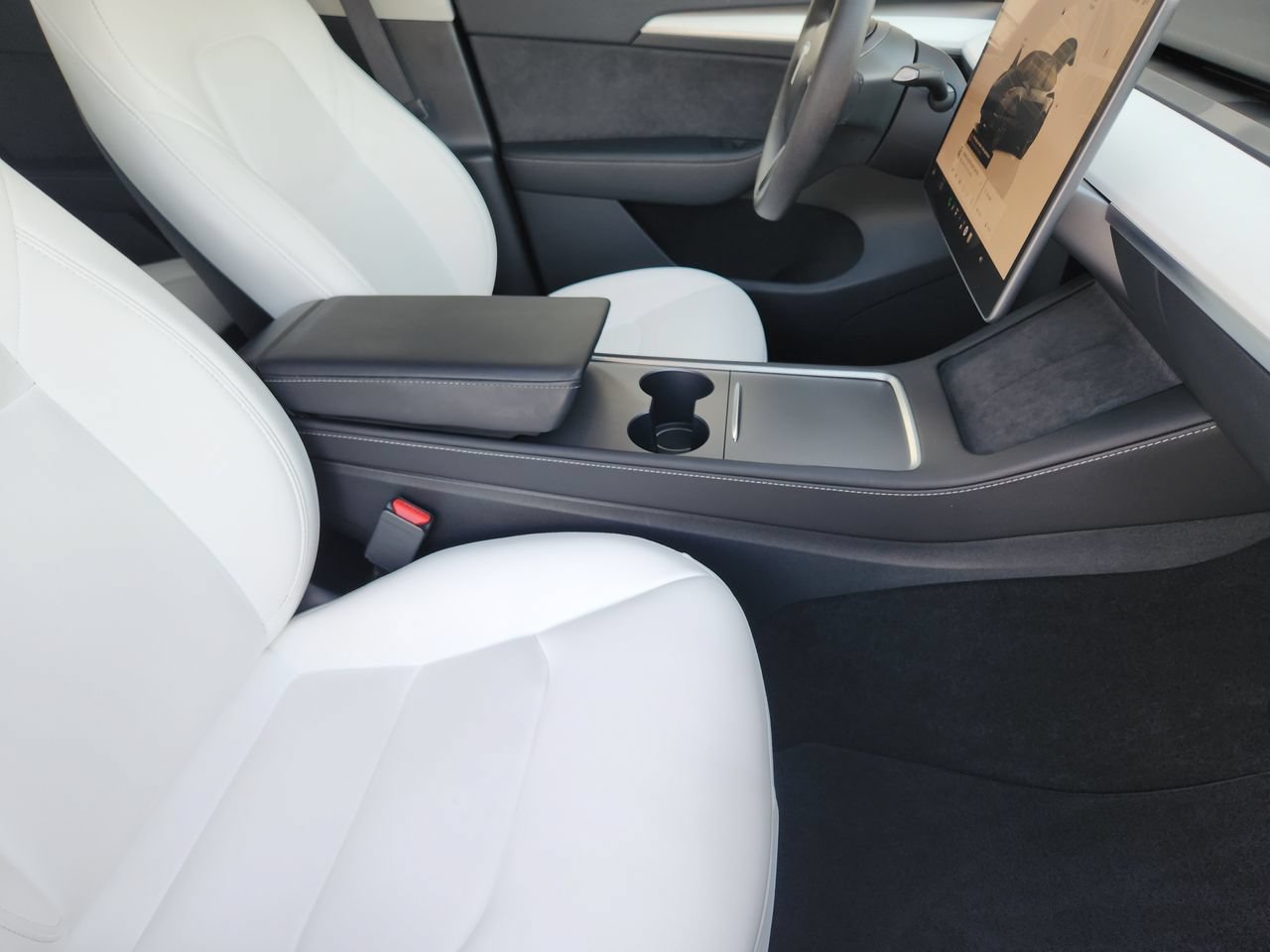 Used 2024 Tesla Model Y Long Range AWD/4WD image 13