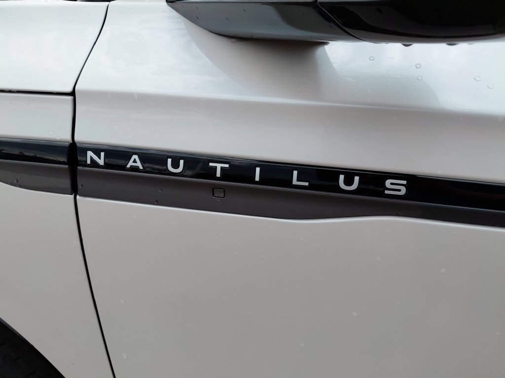New 2026 Lincoln Nautilus Reserve w/ Jet Appearance Package AWD/4WD image 5