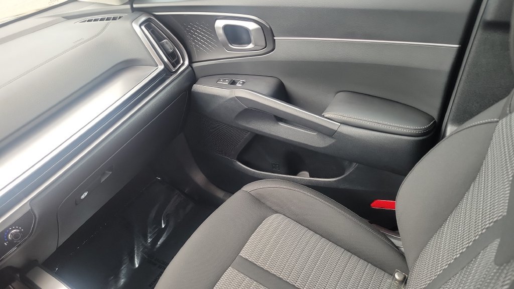 Used 2026 Kia Sorento LX FWD image 13