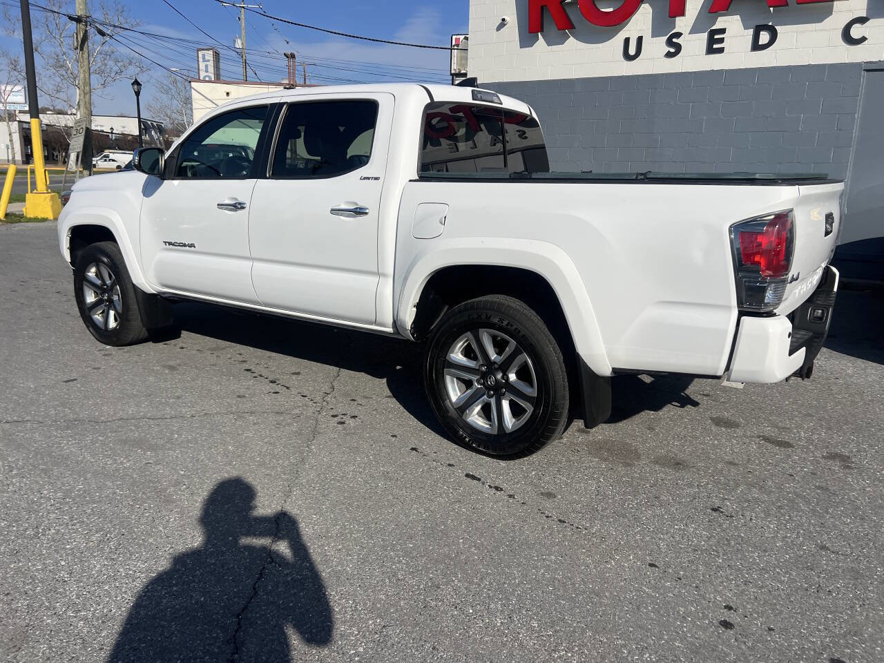 Used 2018 Toyota Tacoma Limited AWD/4WD image 6