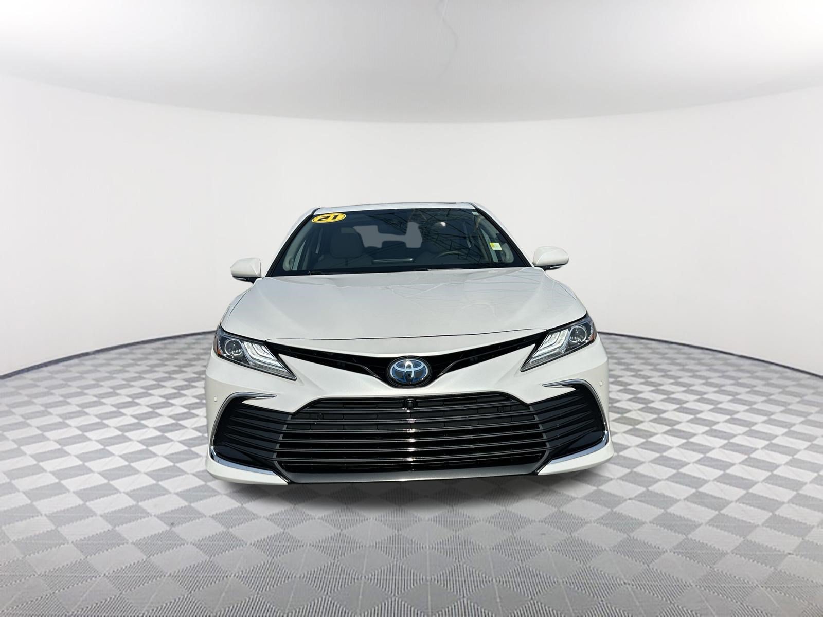 Used 2021 Toyota Camry XLE w/ Navigation Upgrade Package FWD image 2