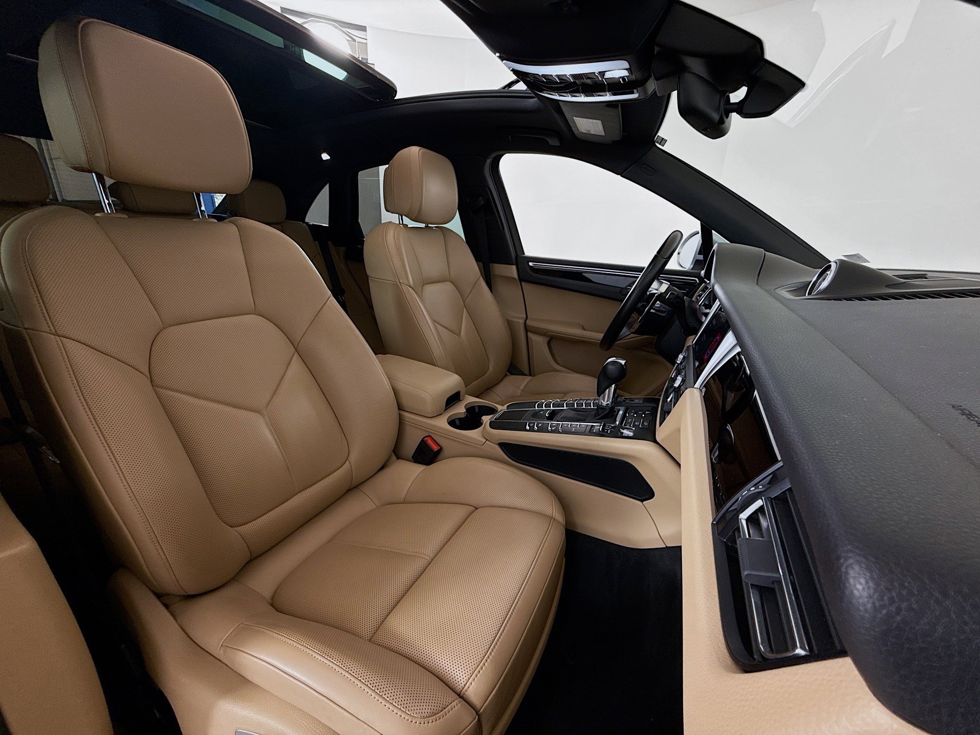 Used 2020 Porsche Macan Base image 28