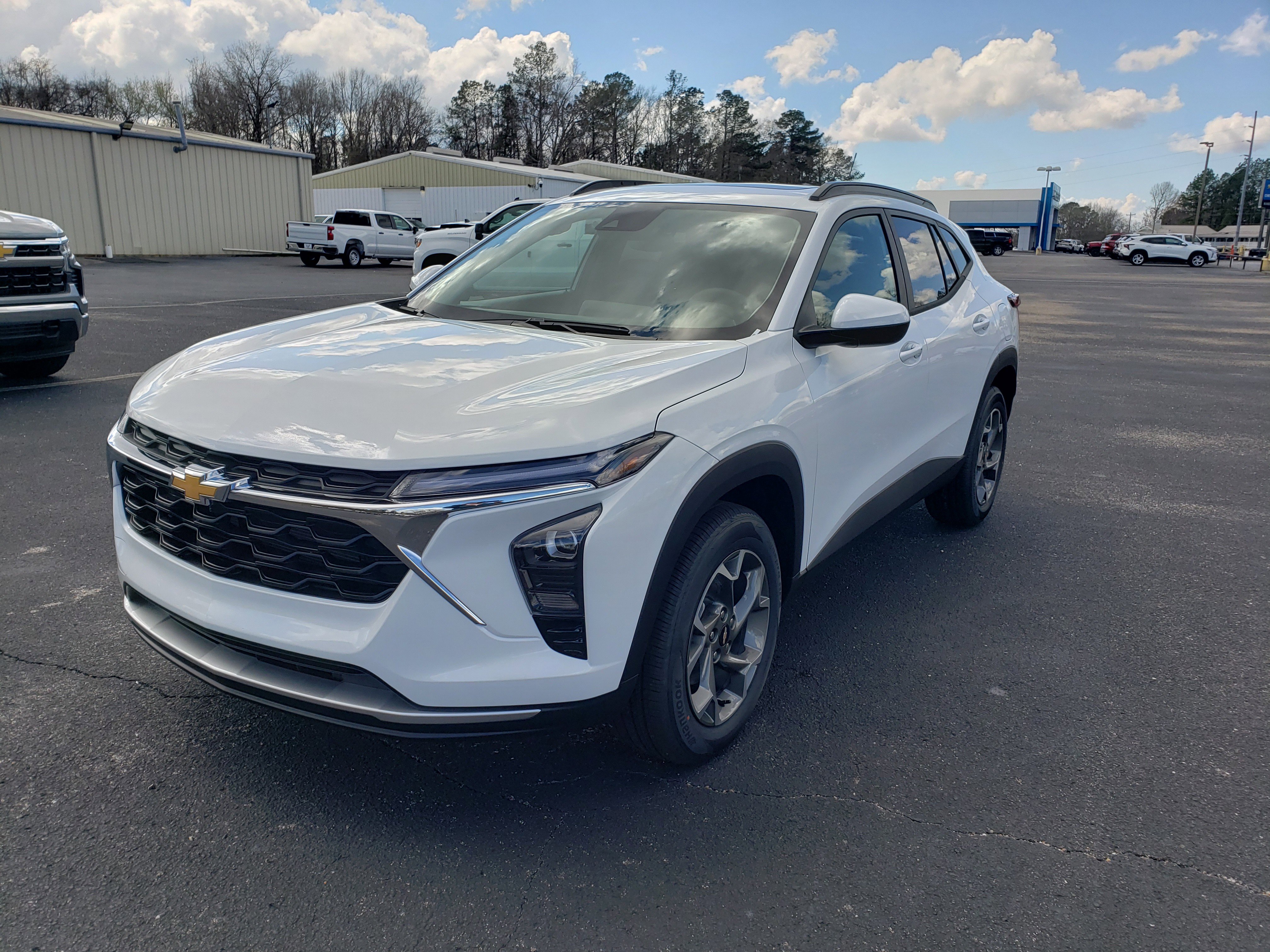New 2026 Chevrolet Trax LT image 2