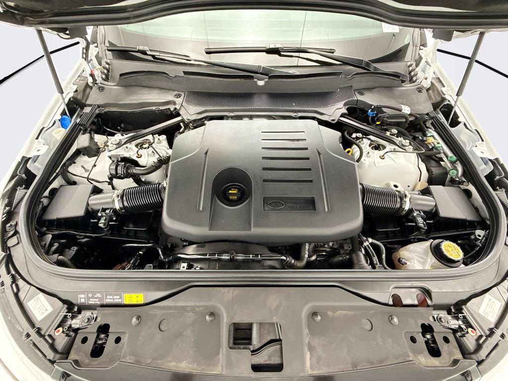 Used 2024 Land Rover Discovery Dynamic SE image 29