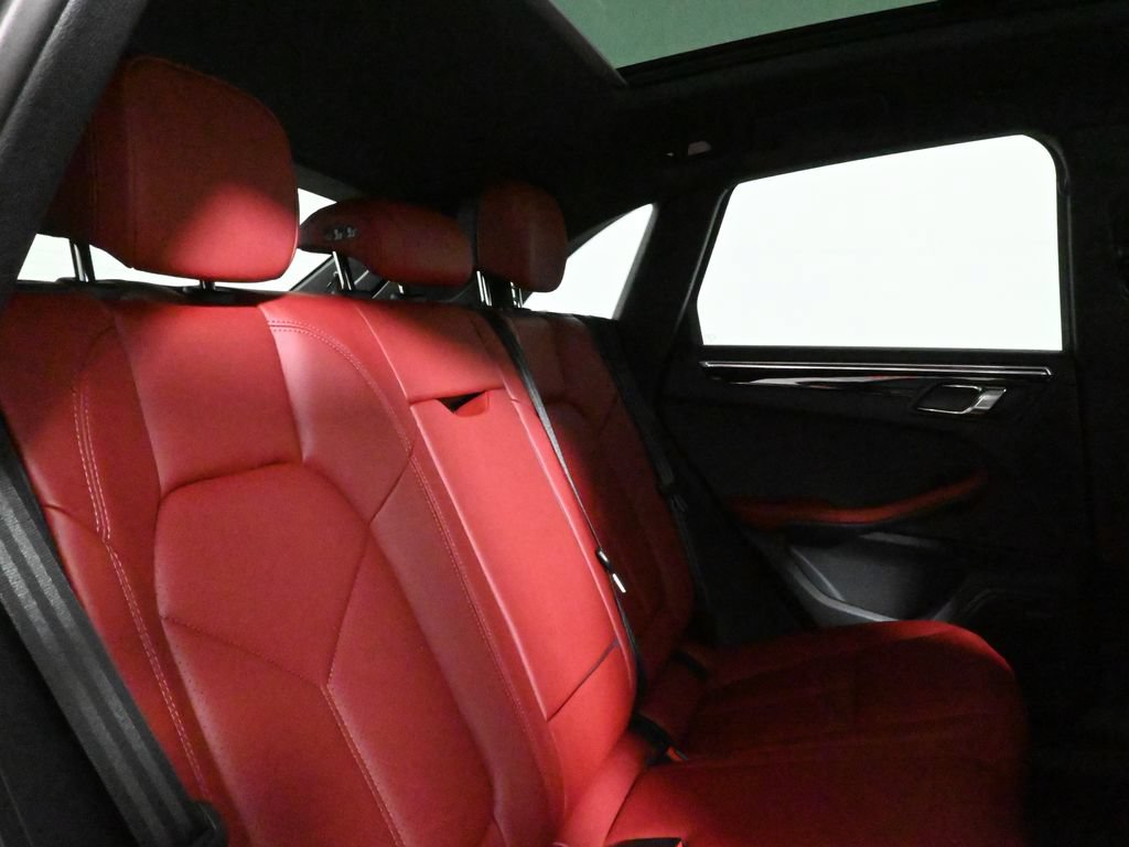 Used 2026 Porsche Macan AWD/4WD image 43