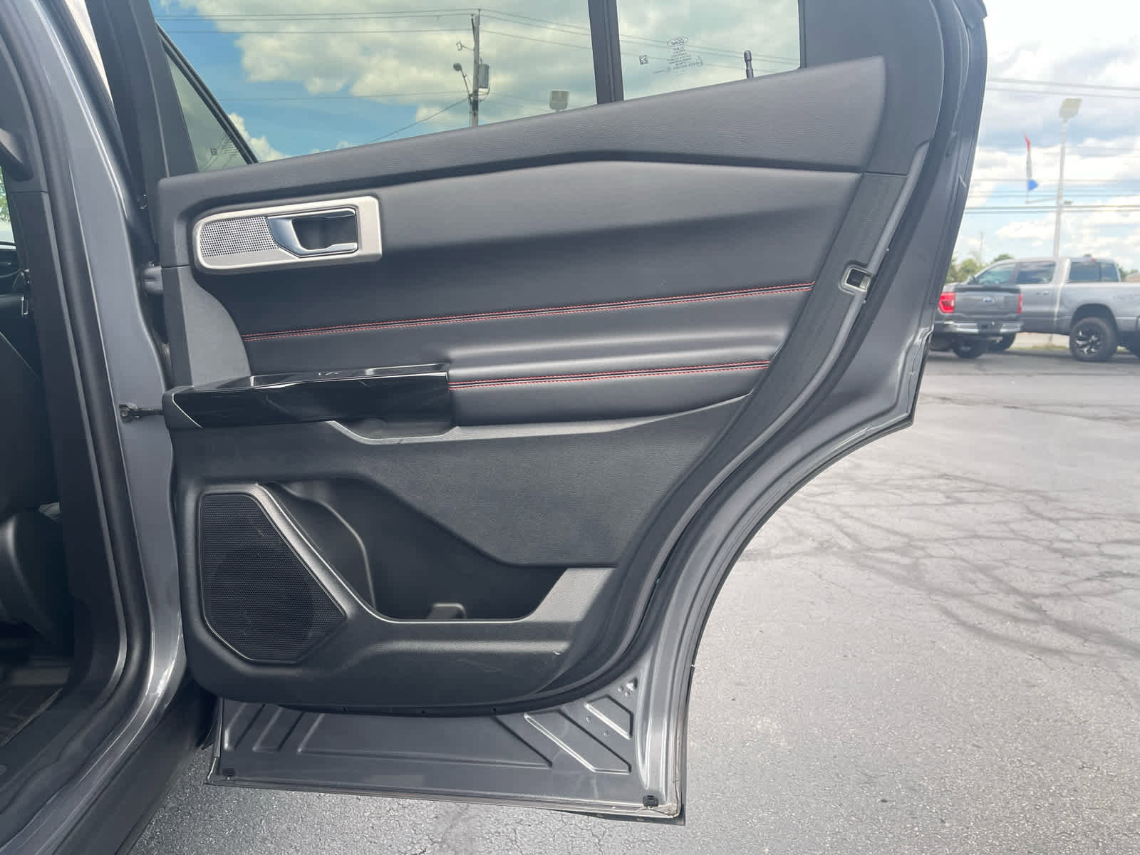 Used 2022 Ford Explorer ST-Line image 12