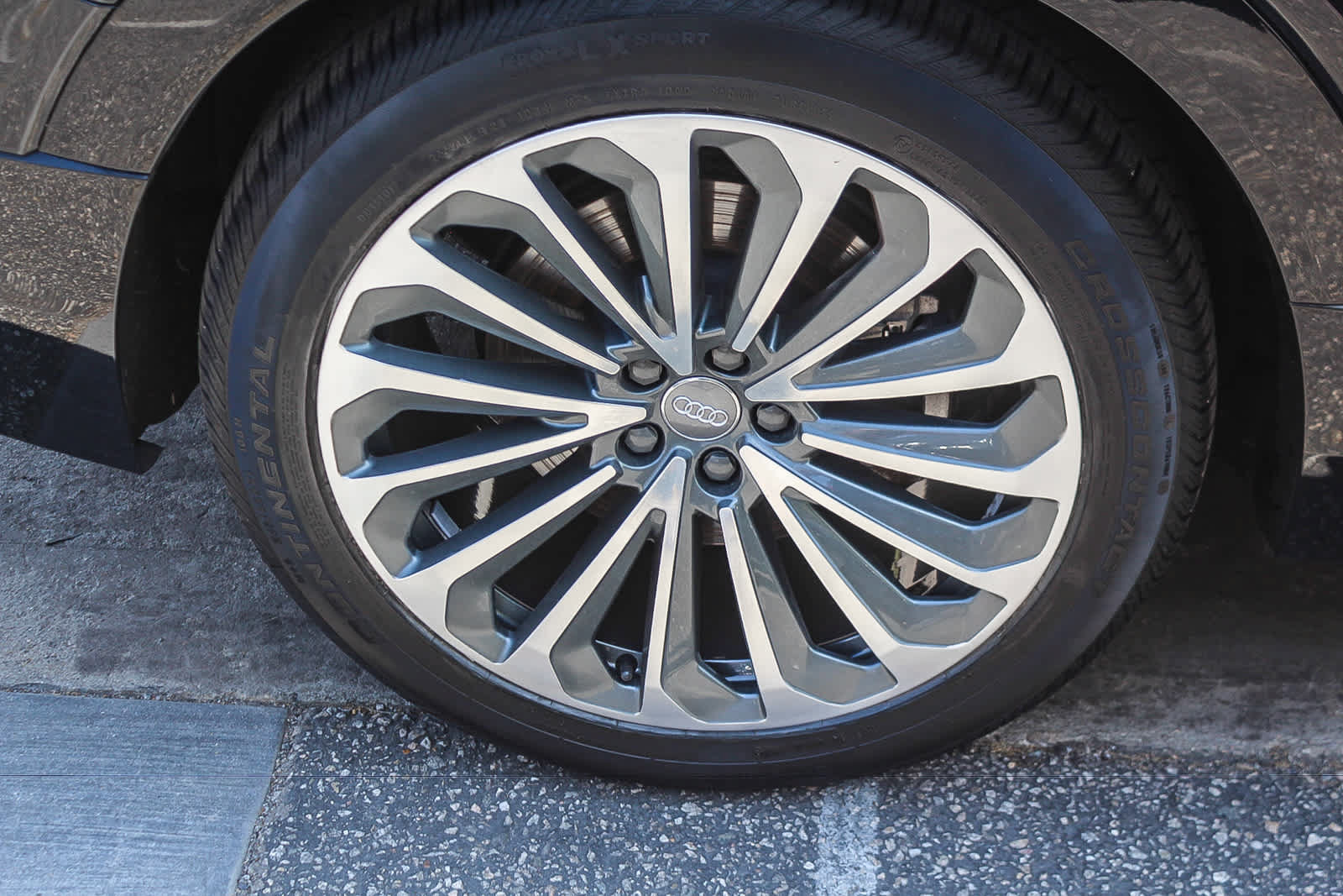 Used 2019 Audi e-tron Prestige w/ Prestige Package AWD/4WD image 8