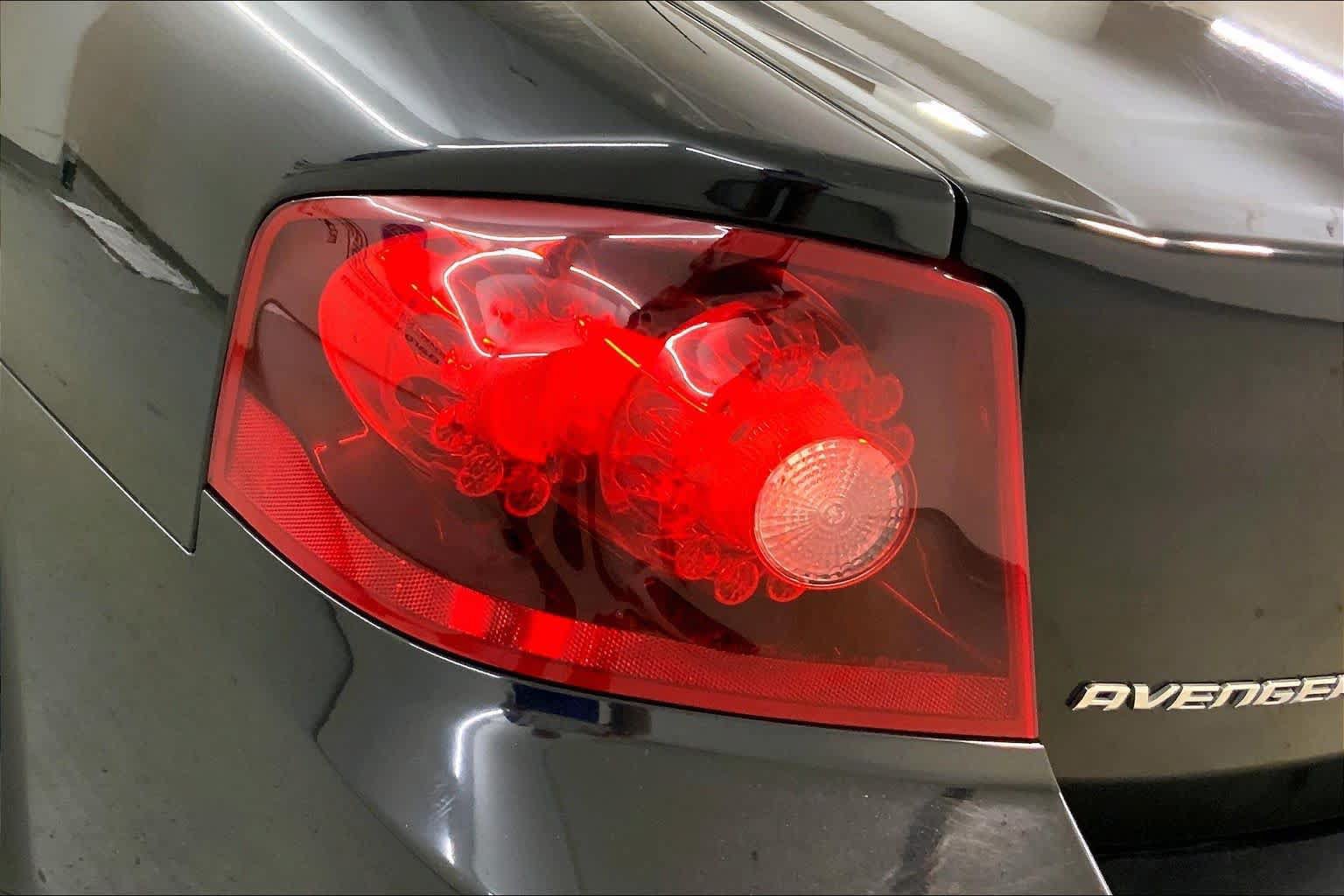 Used 2013 Dodge Avenger SE FWD image 27