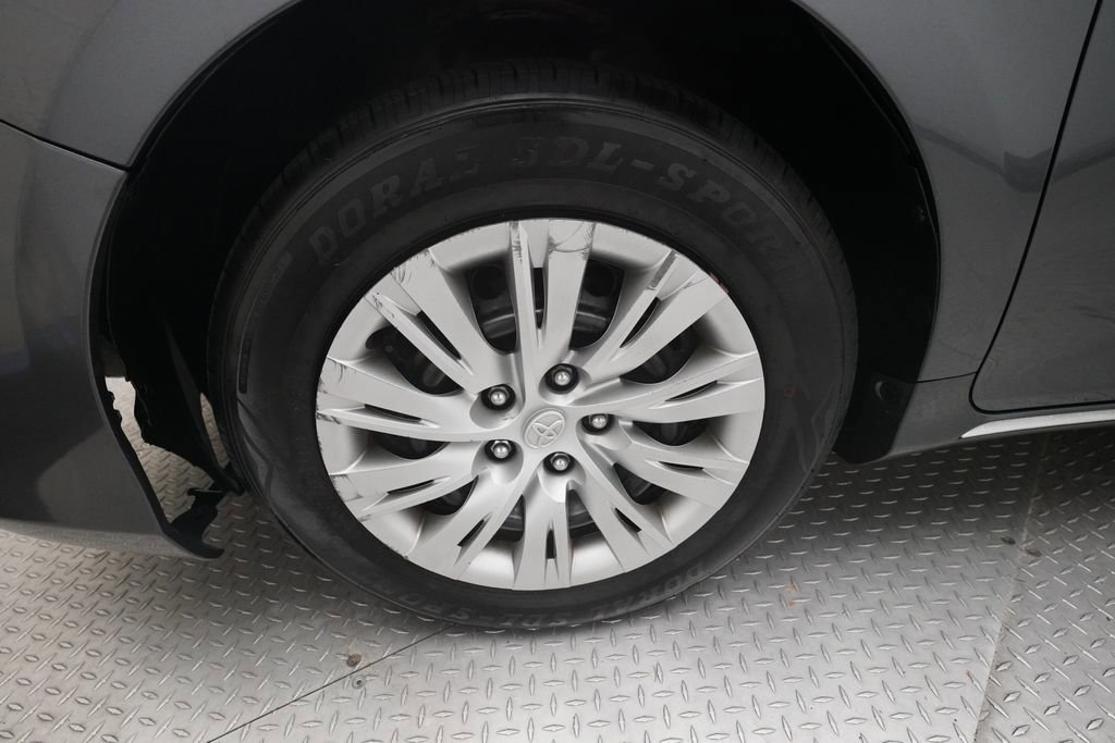 Used 2014 Toyota Camry LE FWD image 26