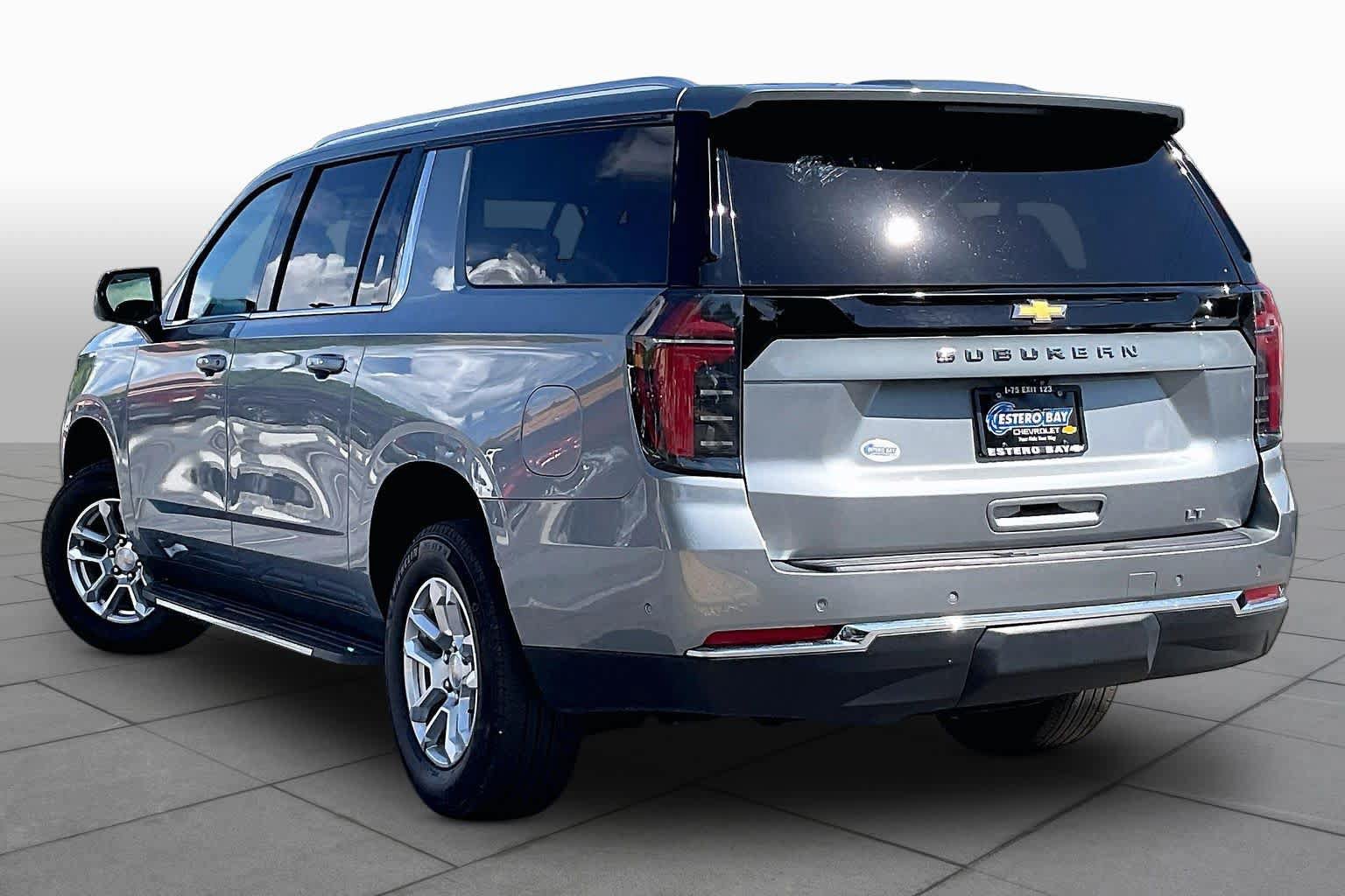 Used 2025 Chevrolet Suburban LT AWD/4WD image 12