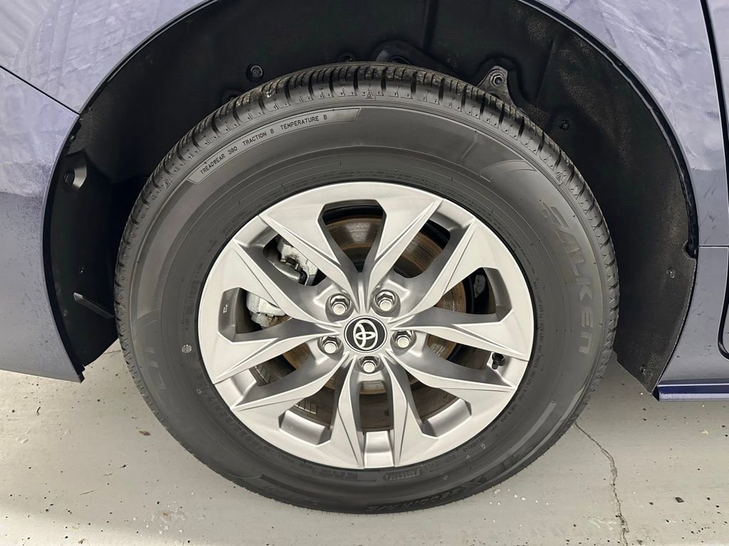 Used 2025 Toyota Sienna LE image 67