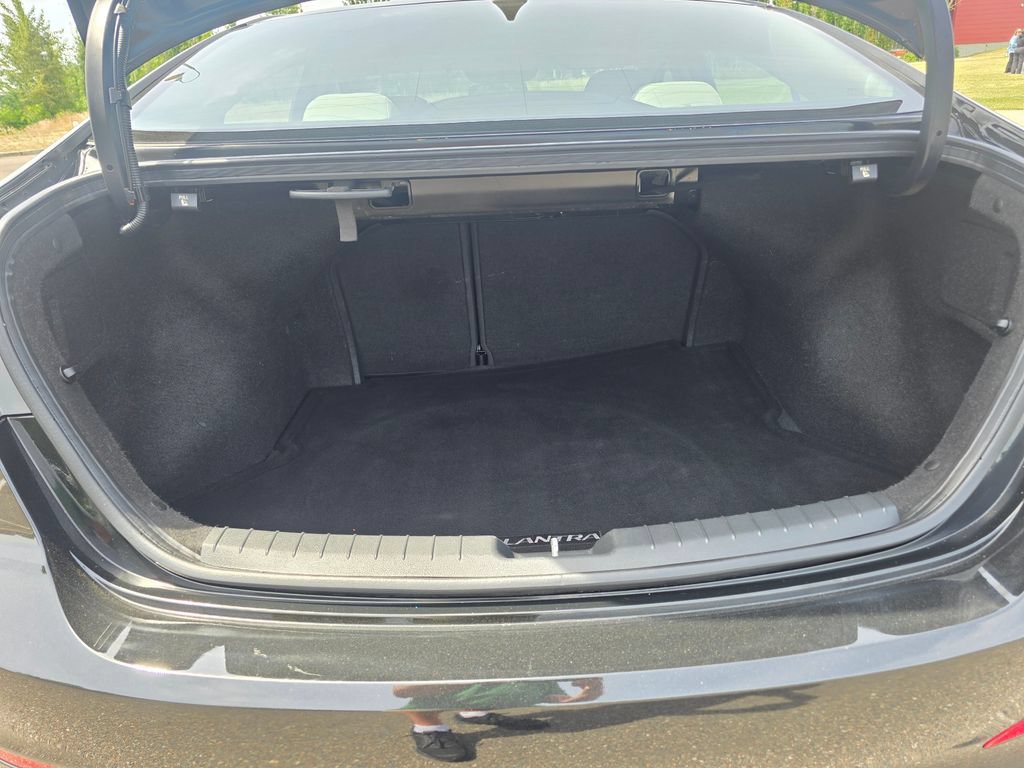 Used 2017 Hyundai Elantra SE FWD image 16