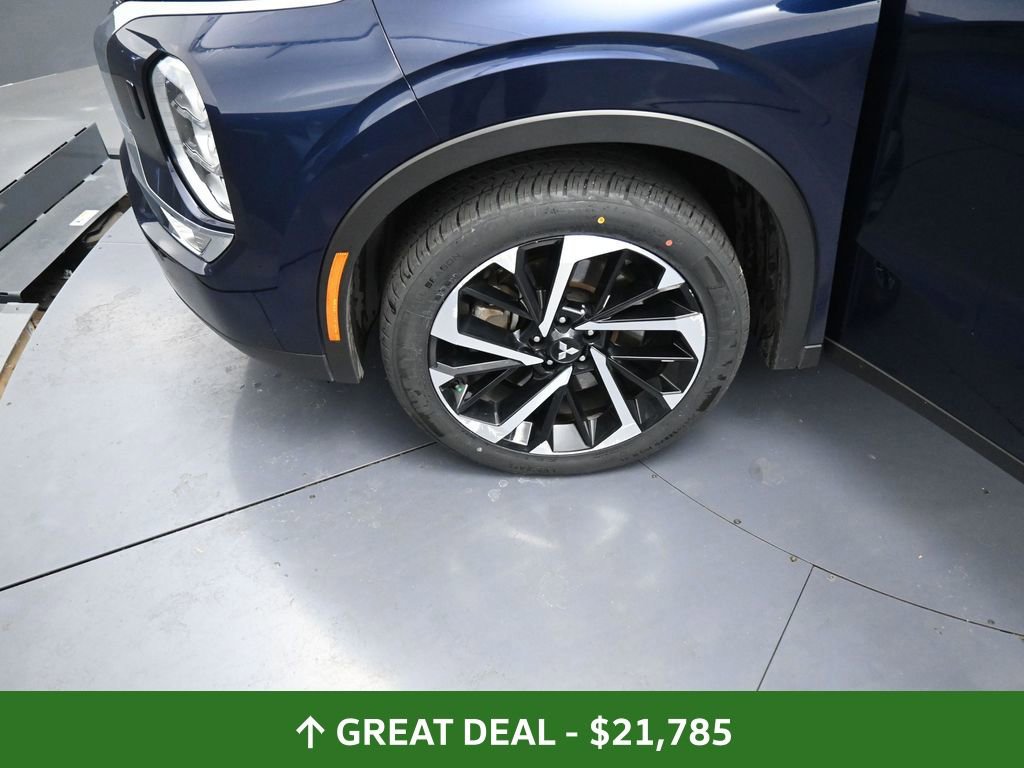 Used 2024 Mitsubishi Outlander SE image 15