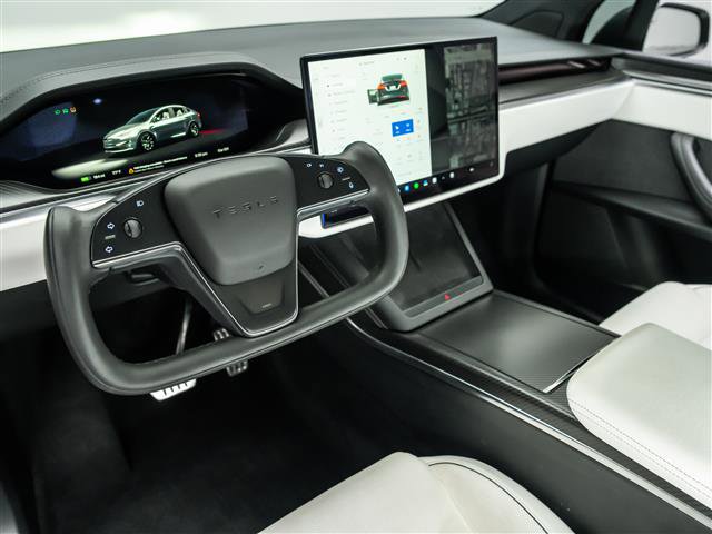 Used 2022 Tesla Model X Plaid image 11