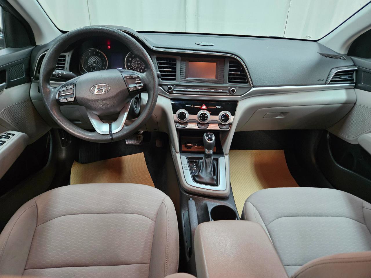 Used 2019 Hyundai Elantra SE FWD image 19