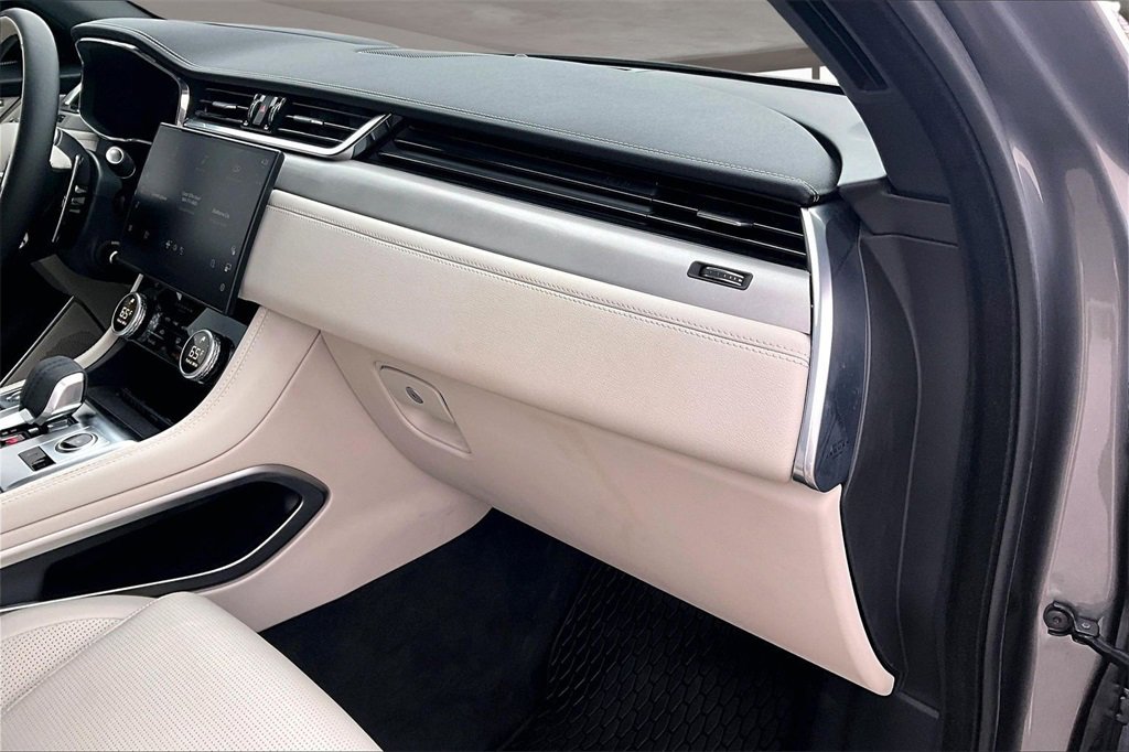 Used 2026 Jaguar F-PACE R-Dynamic S image 15