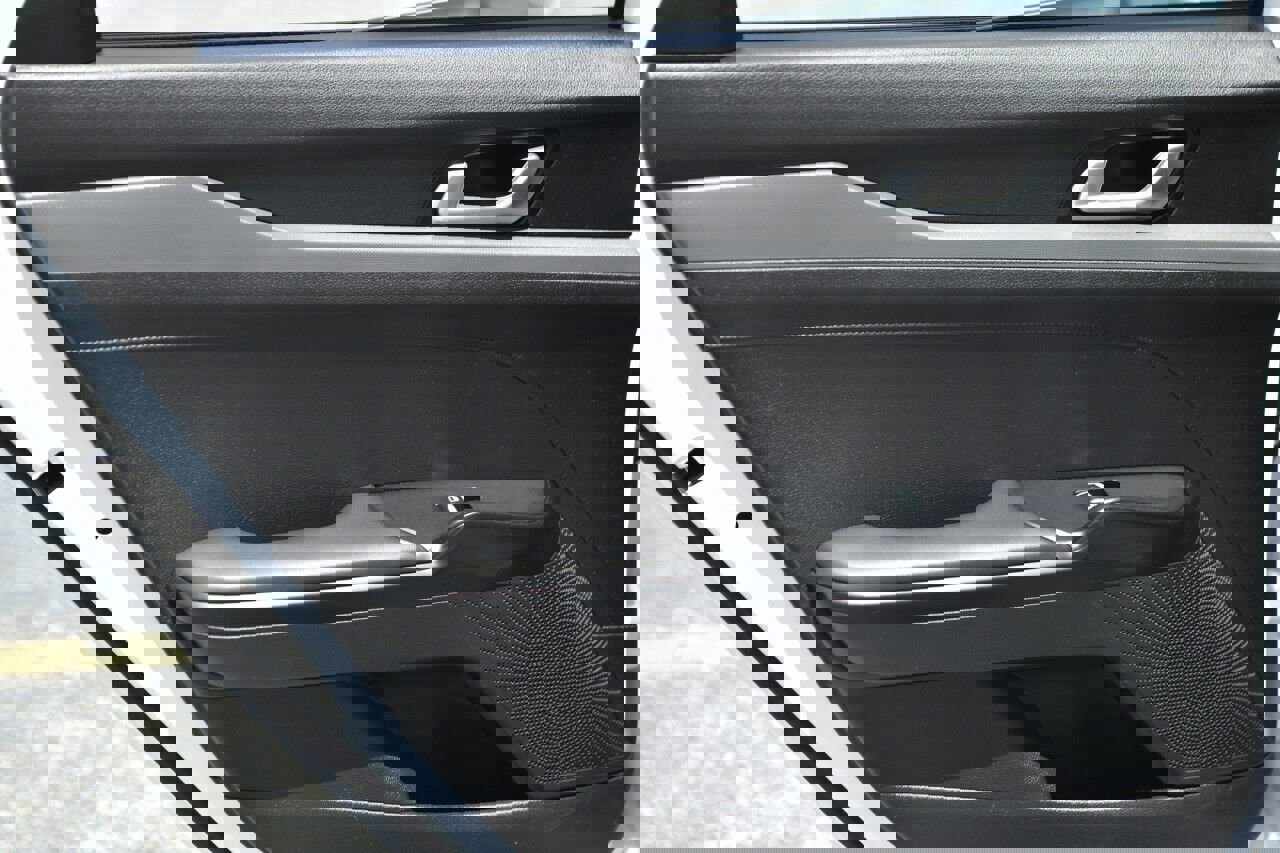 Used 2023 Kia K5 LXS image 11