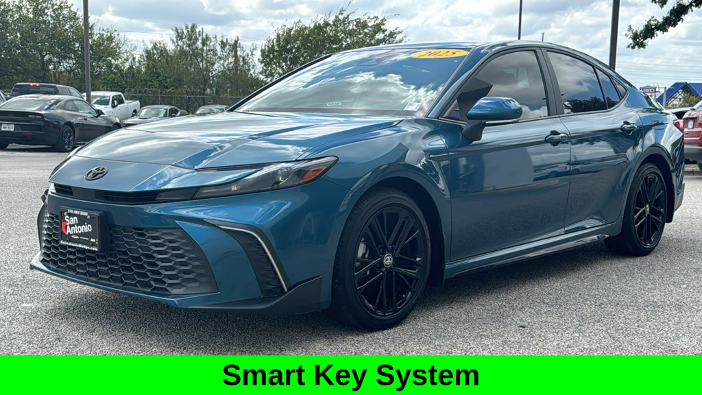 Used 2025 Toyota Camry SE w/ Convenience Package FWD image 3