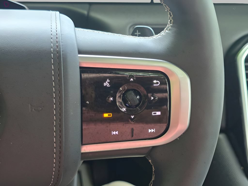 Used 2025 Nissan Armada Platinum Reserve AWD/4WD image 25