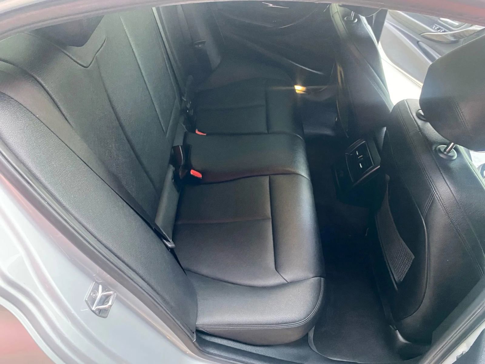 Used 2017 BMW 330e w/ Driver Assistance Package RWD image 9