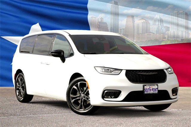 New 2026 Chrysler Pacifica Select