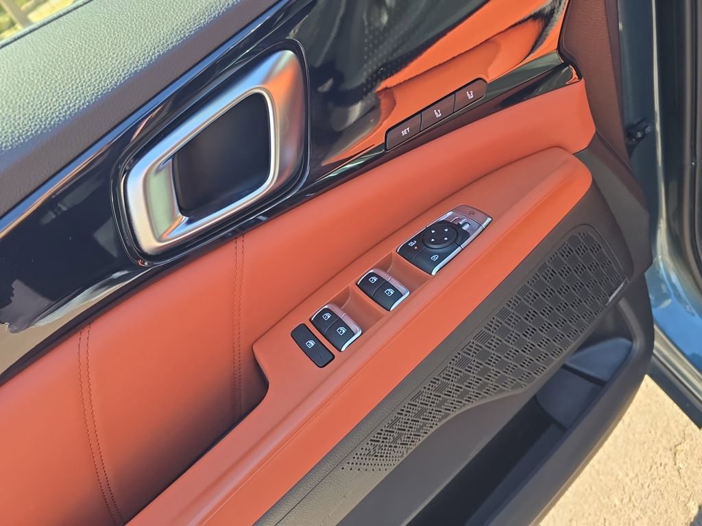 Used 2025 Kia Carnival SX Prestige image 12