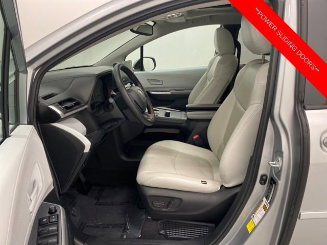 Certified 2025 Toyota Sienna LE w/ LE Plus Package image 13