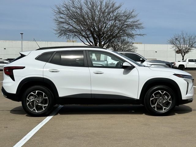 Used 2025 Chevrolet Trax LT image 3