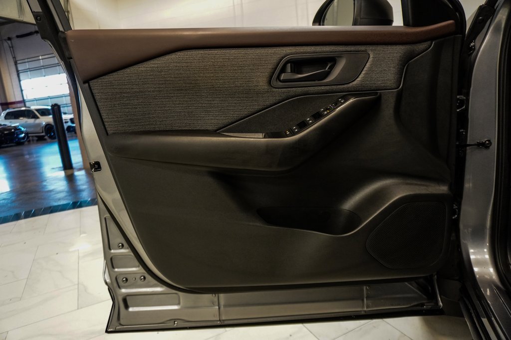 Used 2023 Nissan Rogue S image 19