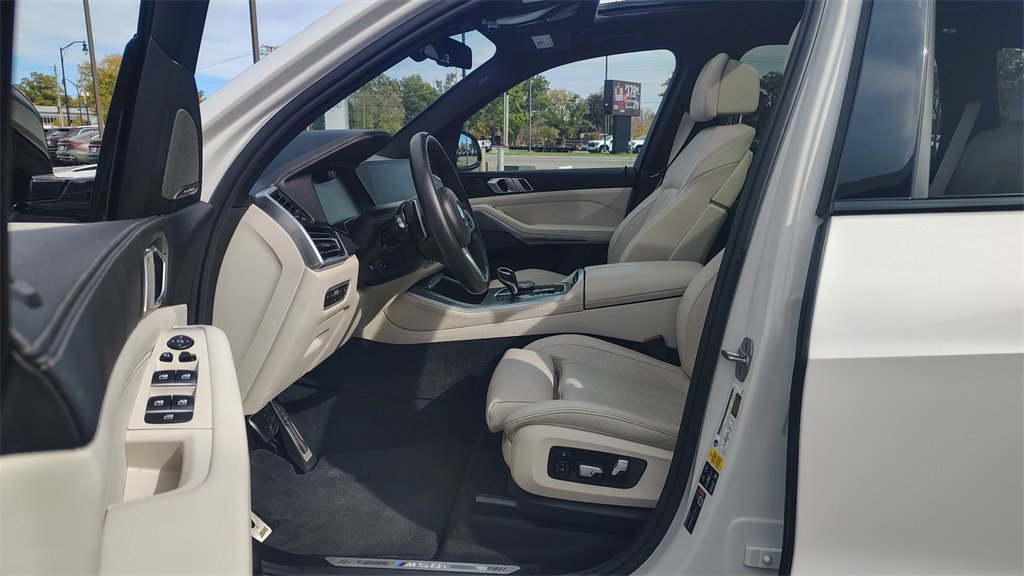 Used 2021 BMW X5 M50i image 7