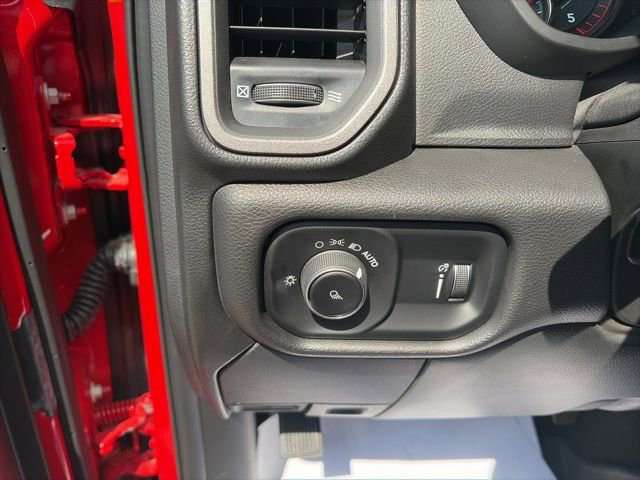 Used 2024 RAM 2500 Tradesman w/ Chrome Appearance Group image 19