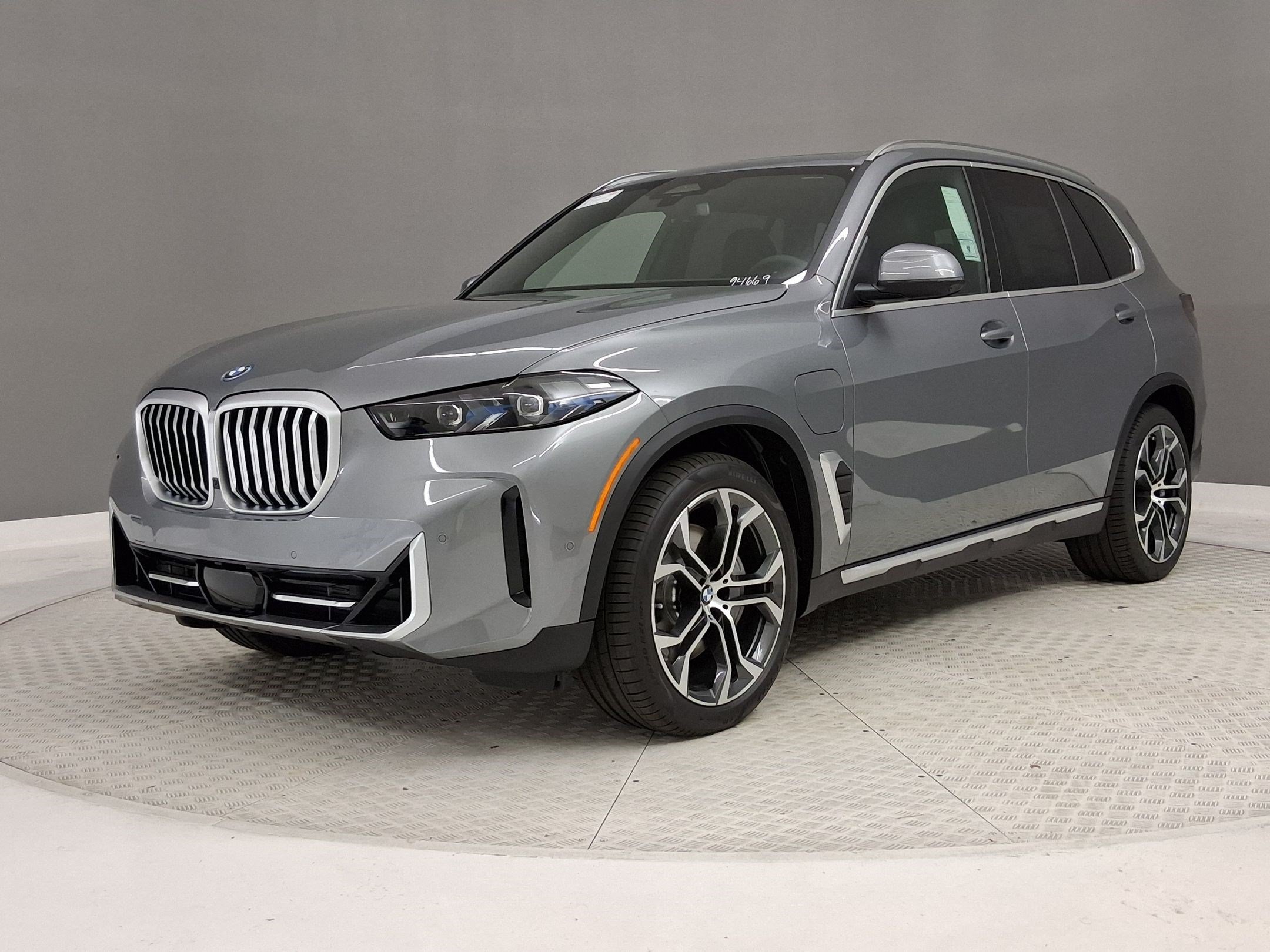 New 2026 BMW X5 xDrive50e w/ Premium Package AWD/4WD image 32