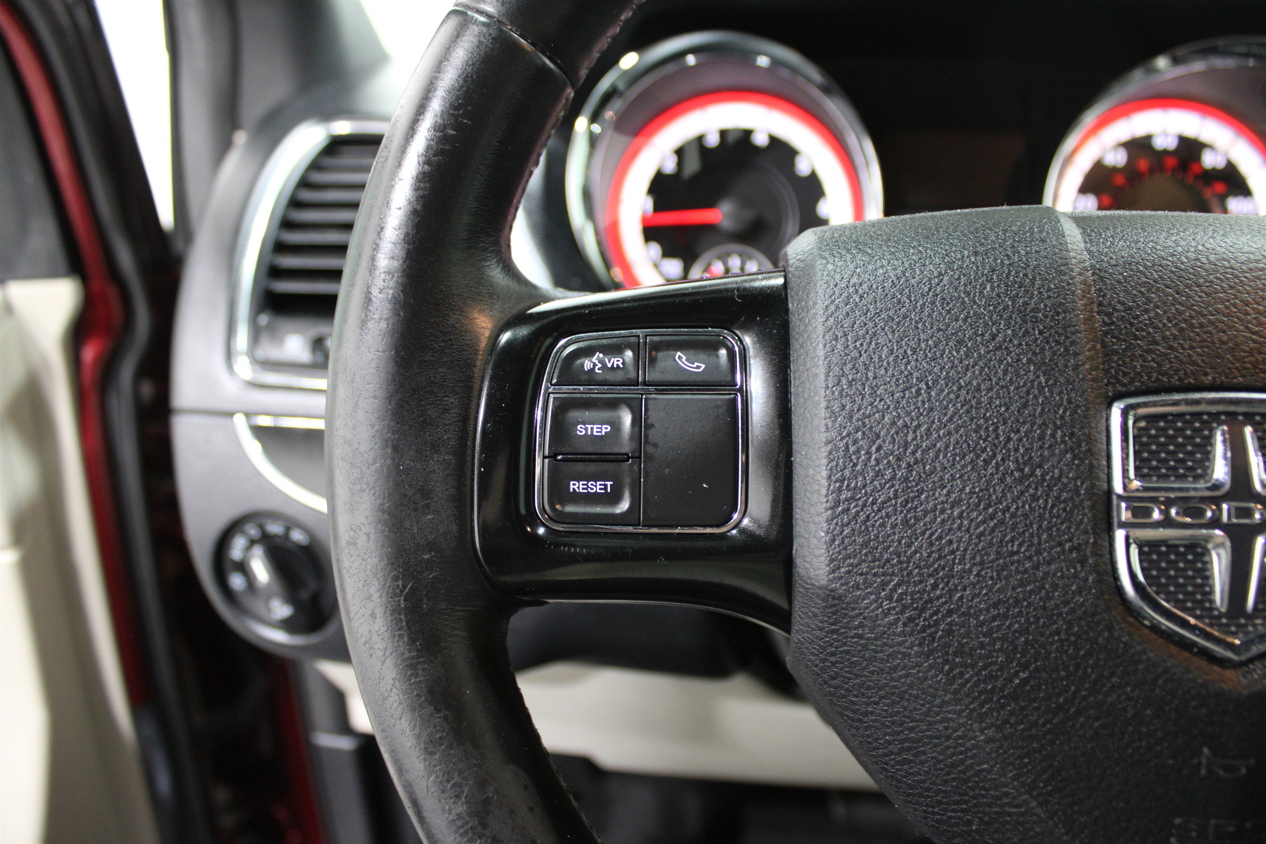 Used 2017 Dodge Grand Caravan SXT image 9