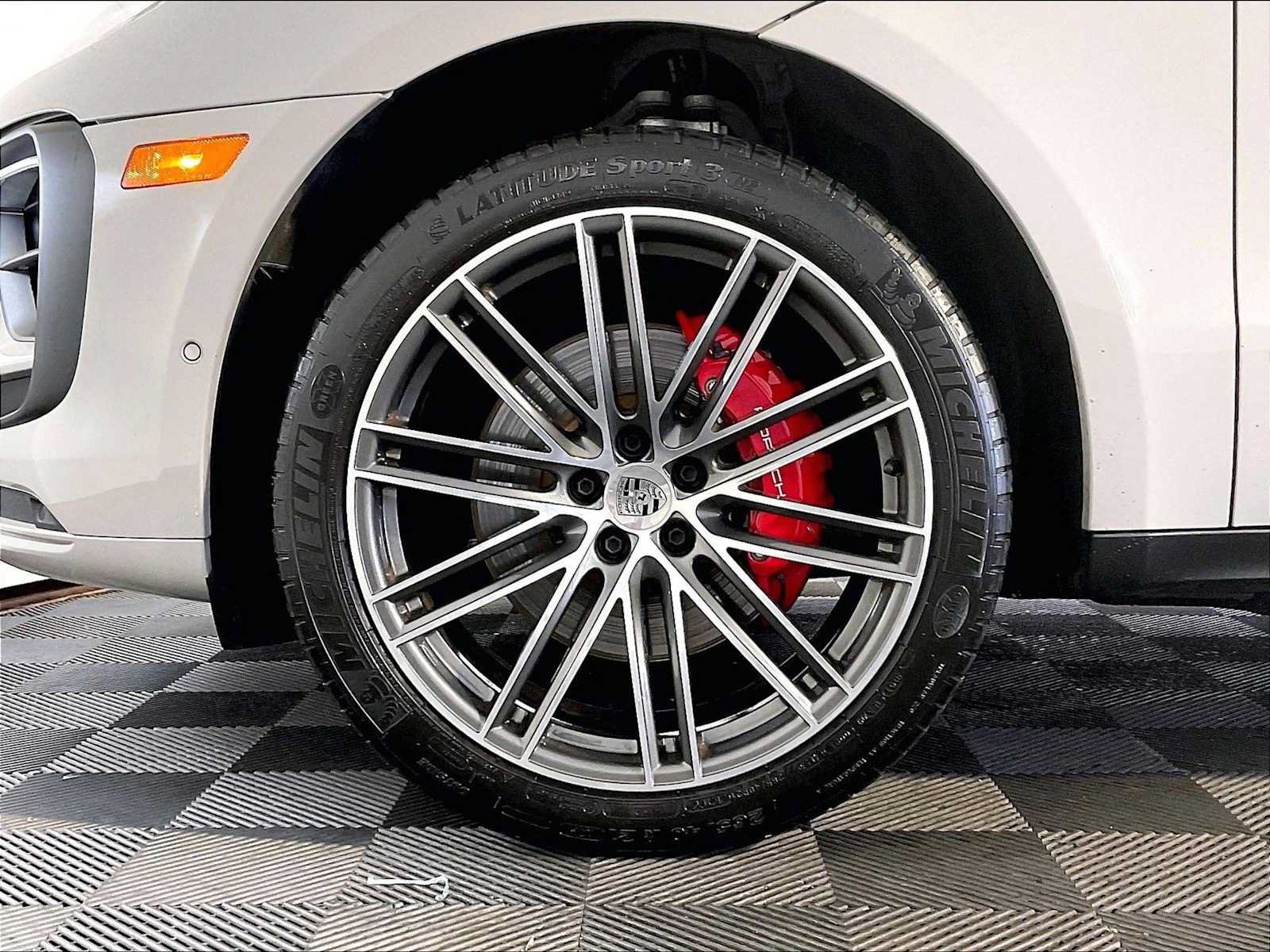 Certified 2023 Porsche Macan S AWD/4WD image 11