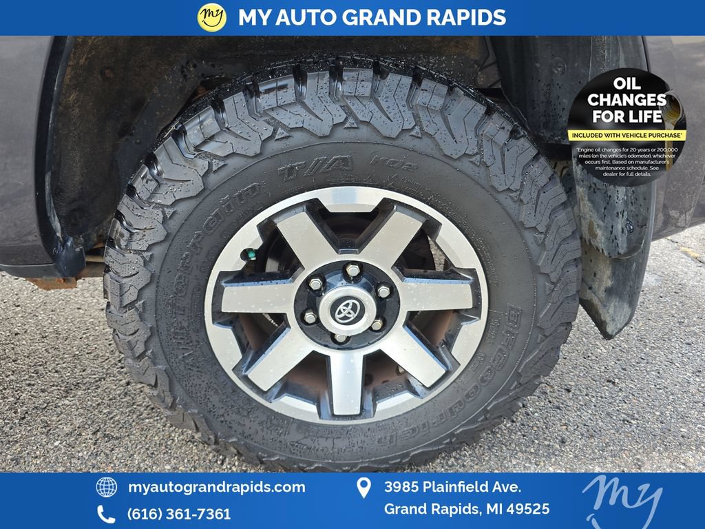 Used 2017 Toyota 4Runner TRD Off-Road Premium AWD/4WD image 30