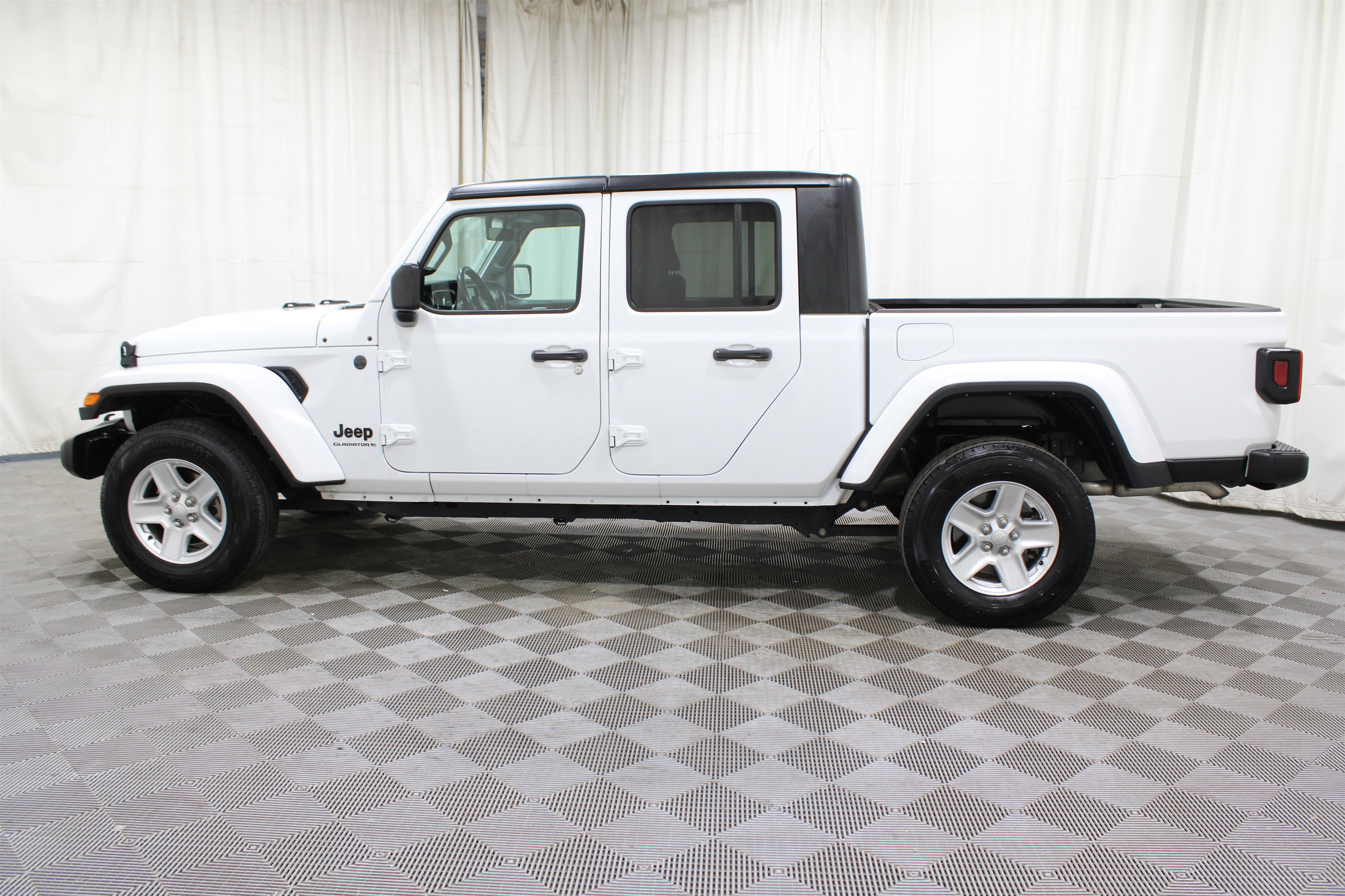 Used 2023 Jeep Gladiator Sport image 36
