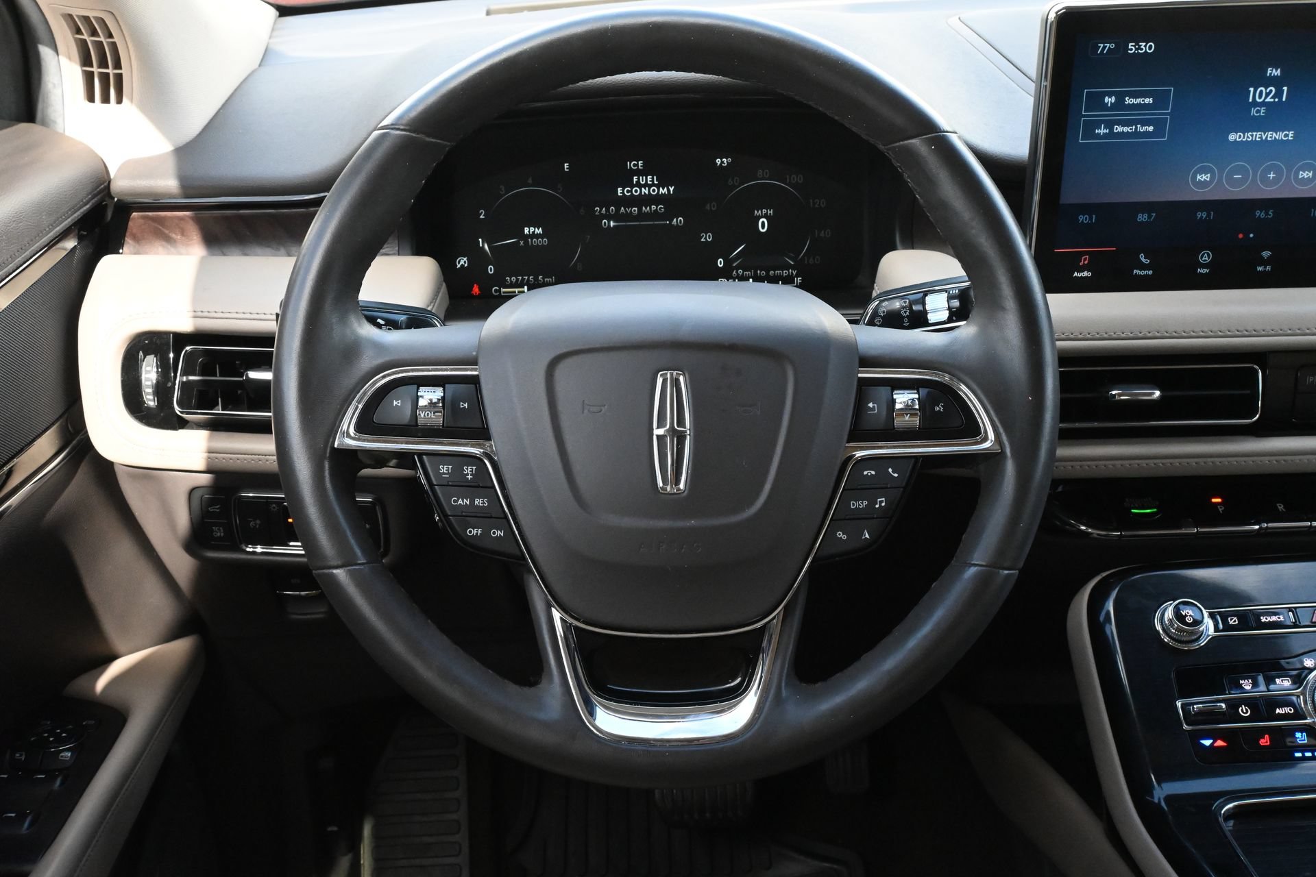 Used 2022 Lincoln Nautilus Reserve FWD image 11
