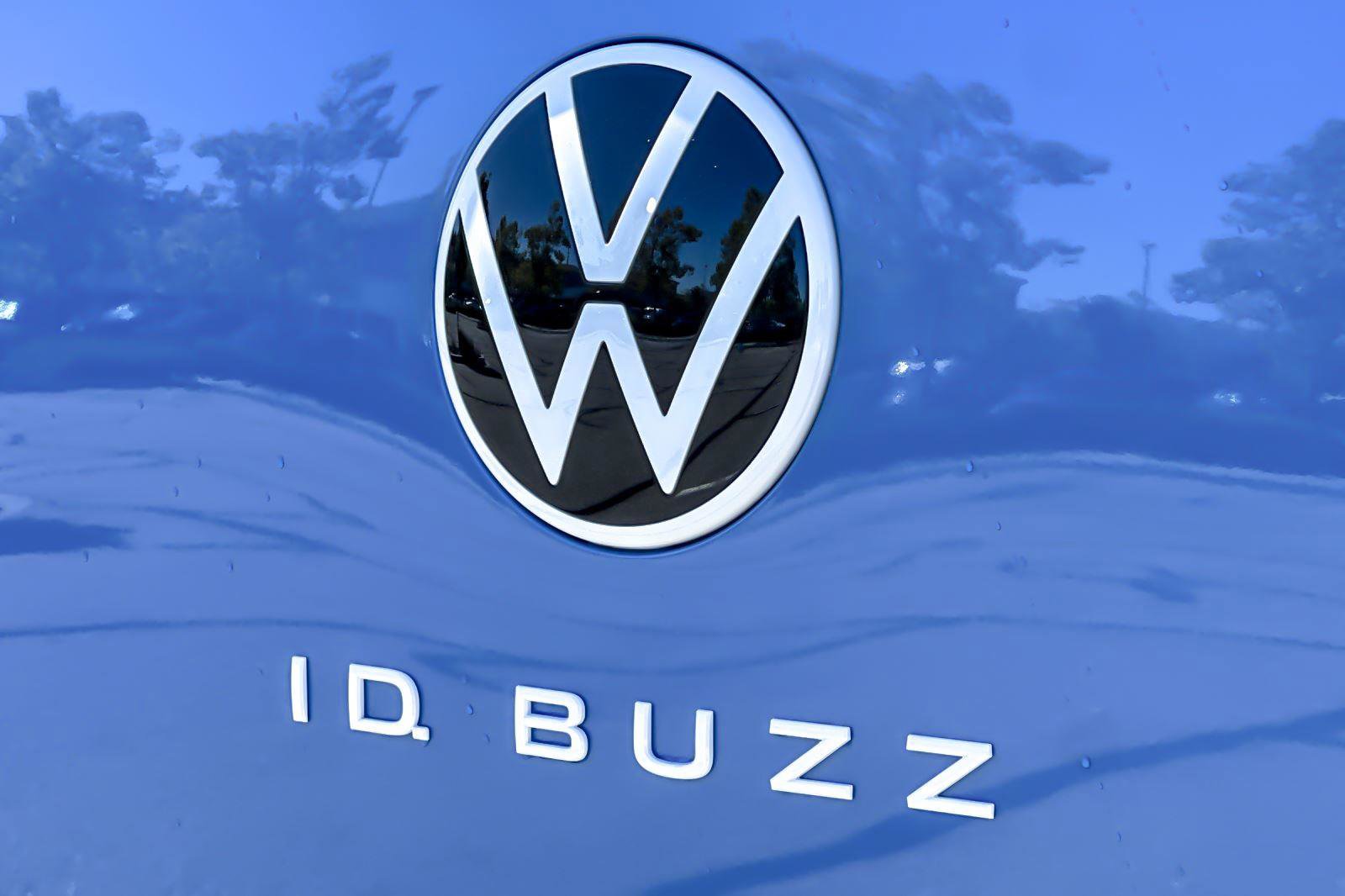 New 2025 Volkswagen ID. Buzz 1st Edition image 24