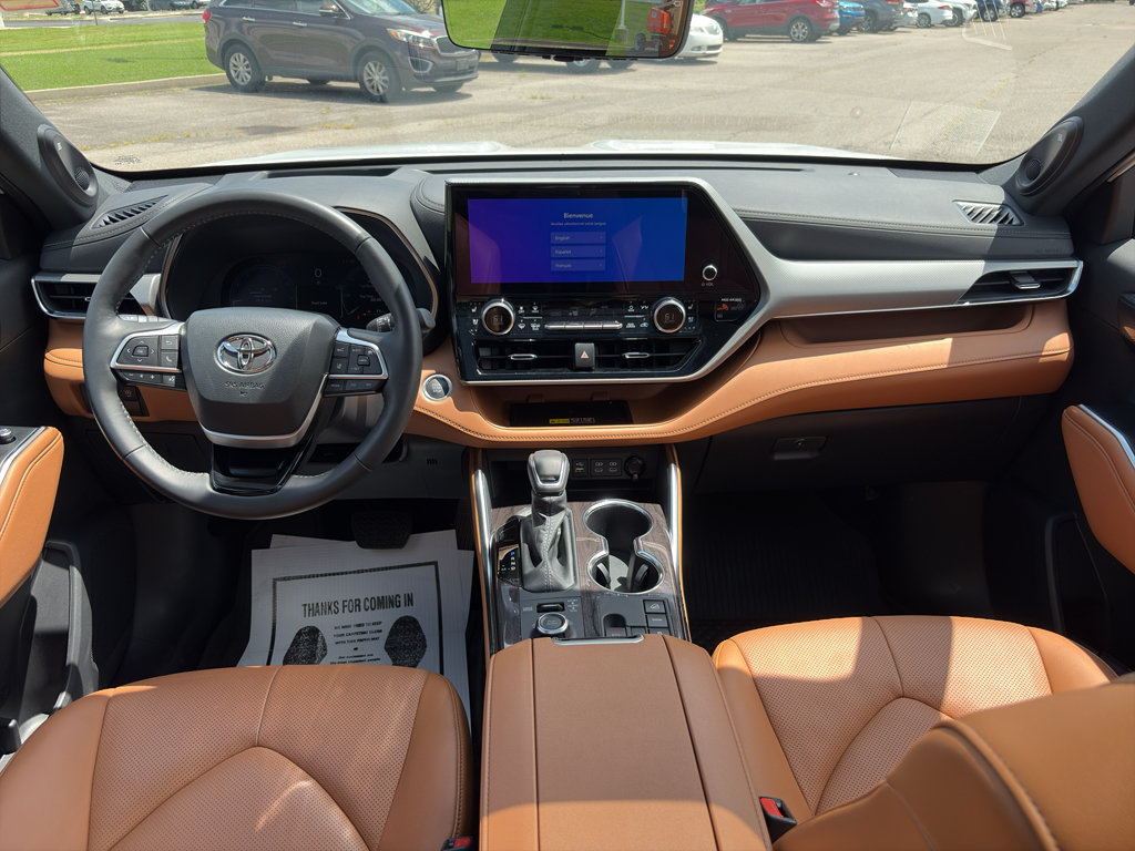 Certified 2025 Toyota Highlander Platinum AWD/4WD image 14