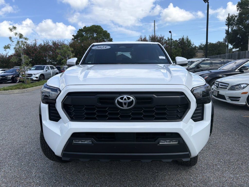 Used 2025 Toyota Tacoma TRD Off-Road AWD/4WD image 2
