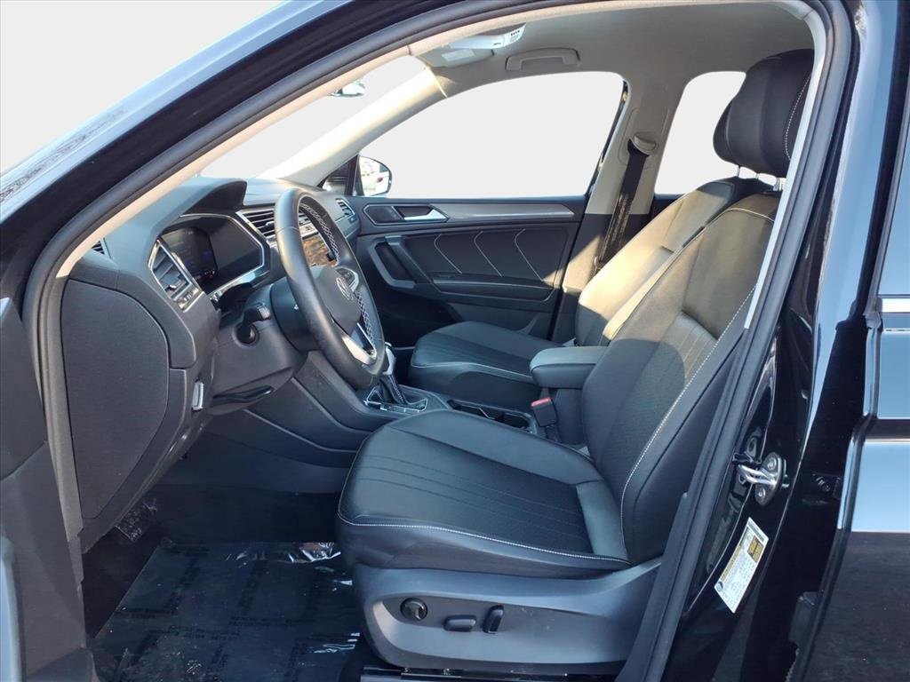 Used 2023 Volkswagen Tiguan SE image 9