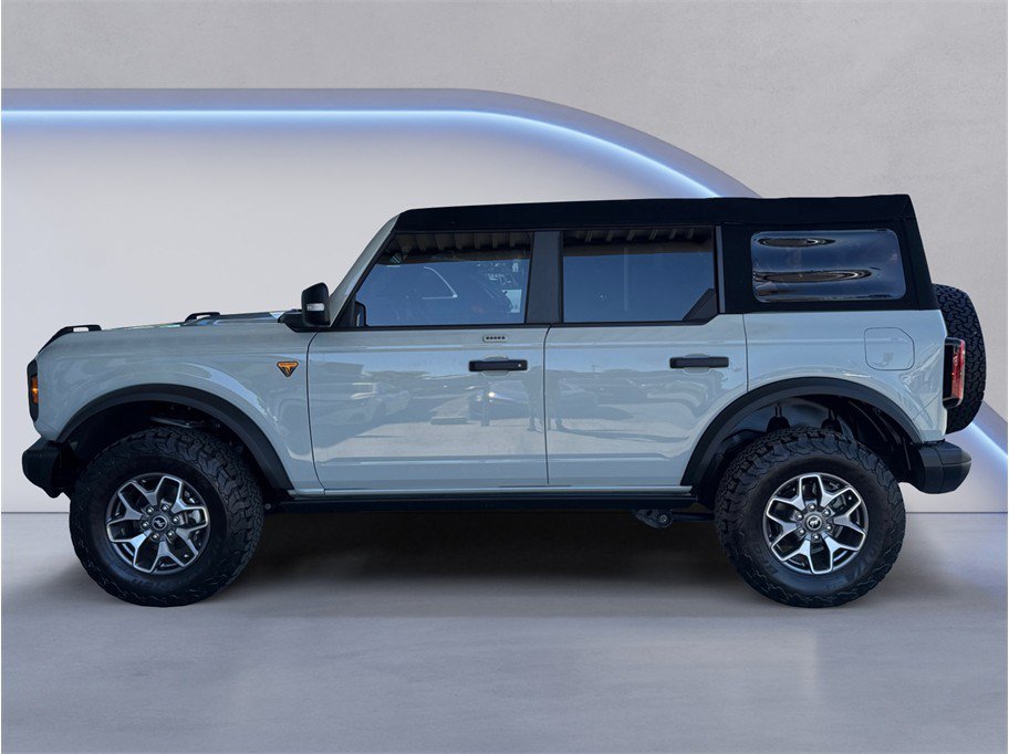 Used 2023 Ford Bronco Badlands AWD/4WD image 3